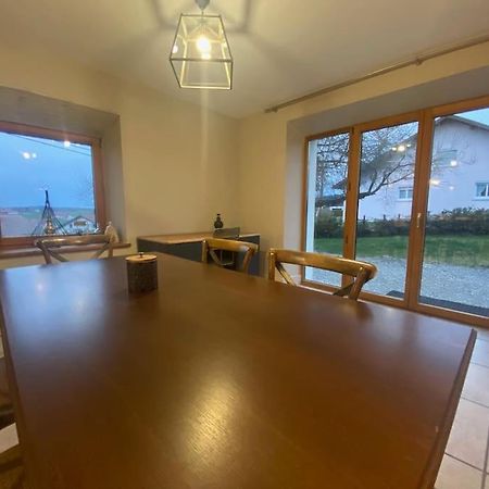 Logement Dans Maison + Exterieur Orchamps-Vennes 외부 사진