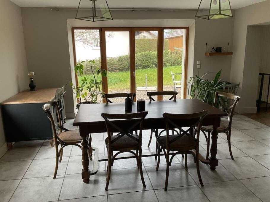 Logement Dans Maison + Exterieur Orchamps-Vennes 외부 사진