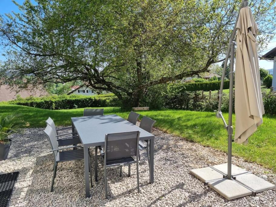 Logement Dans Maison + Exterieur Orchamps-Vennes 외부 사진