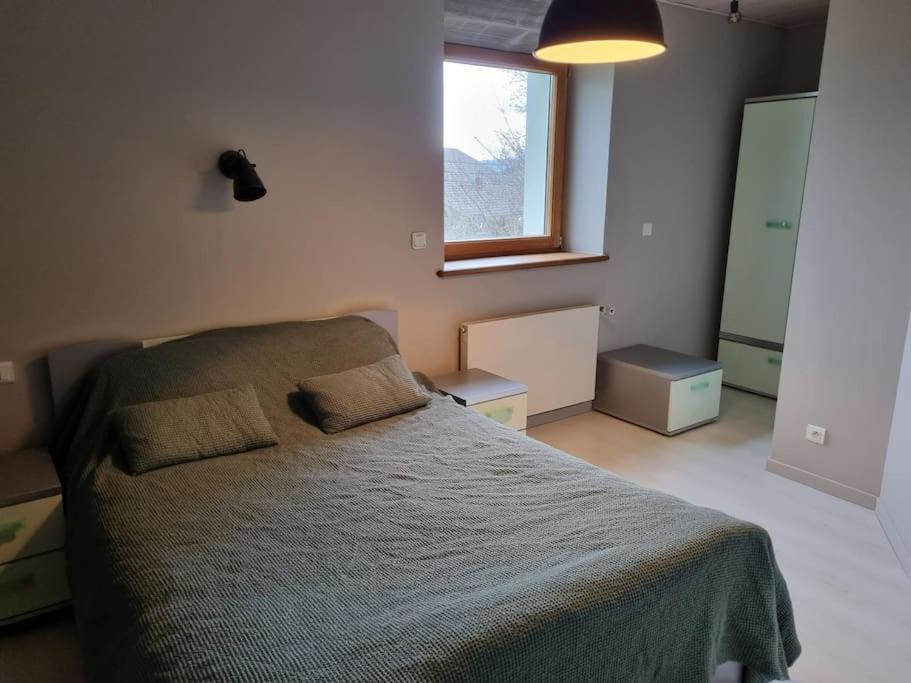 Logement Dans Maison + Exterieur Orchamps-Vennes 외부 사진
