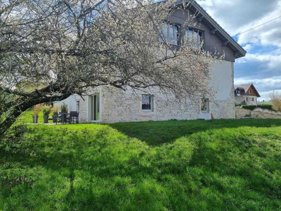 Logement Dans Maison + Exterieur Orchamps-Vennes 외부 사진