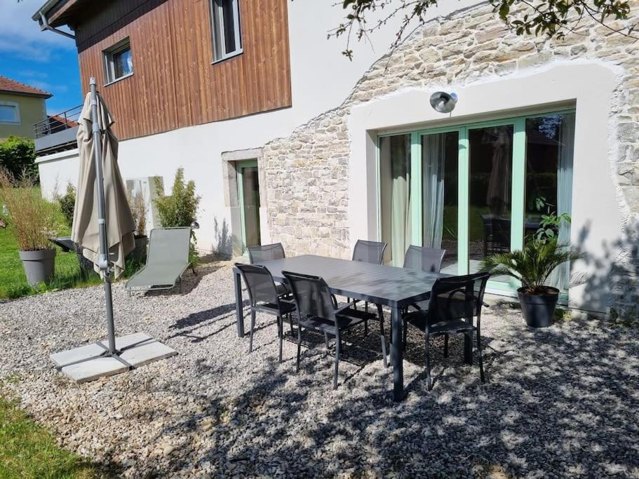 Logement Dans Maison + Exterieur Orchamps-Vennes 외부 사진