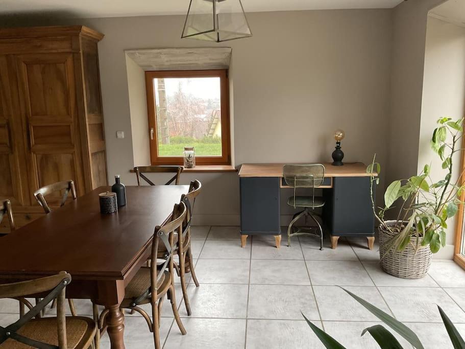 Logement Dans Maison + Exterieur Orchamps-Vennes 외부 사진