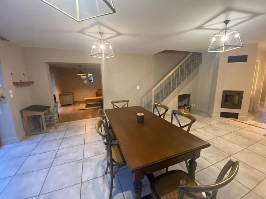 Logement Dans Maison + Exterieur Orchamps-Vennes 외부 사진